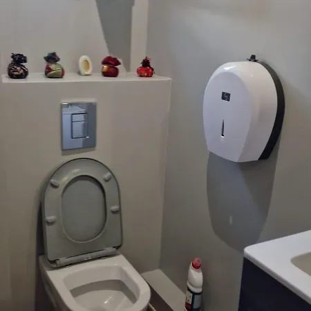 Appartement 2p Plein Centre D'antibes, 500m Bord De